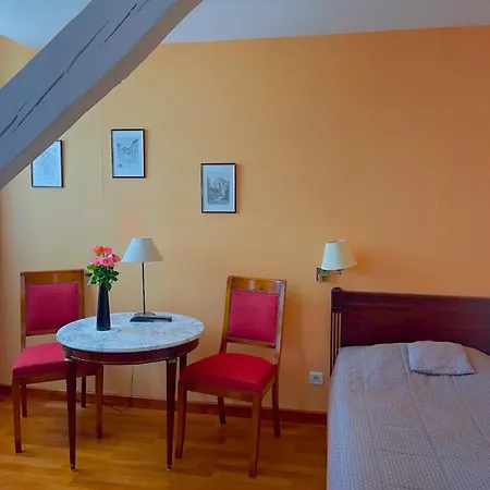 Hotel Restaurant Chez Henriette 3*