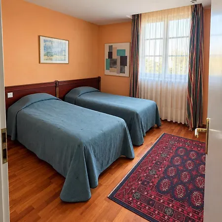 Hotel Restaurant Chez Henriette 3*