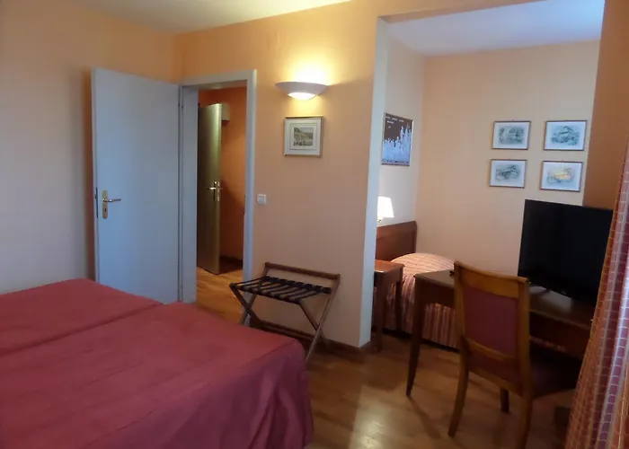 Restaurant Chez Henriette Hotel 3*